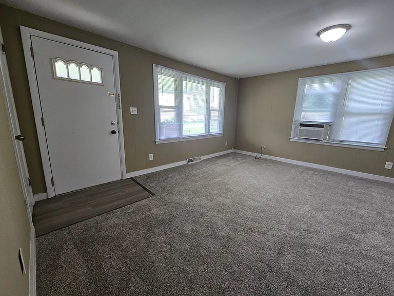 715 Hale St — Photo 6