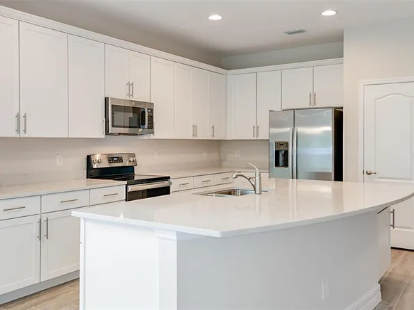 287 Villa Corte Dr, Lutz, FL 33549