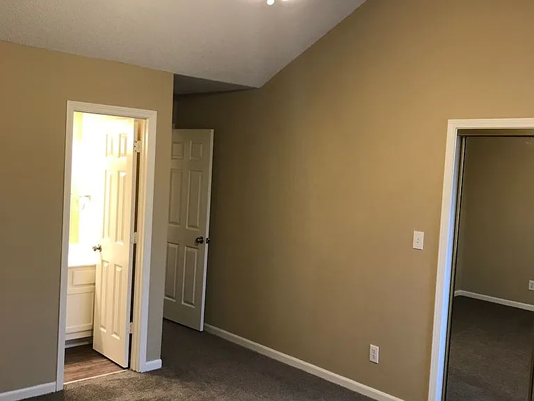 4601 NE Whispering Winds Dr — Photo 6