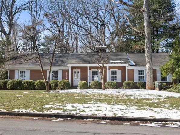 680 Chester Rd, Winston Salem, NC 27104