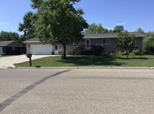 1314 Thompson St, Bottineau, ND 58318