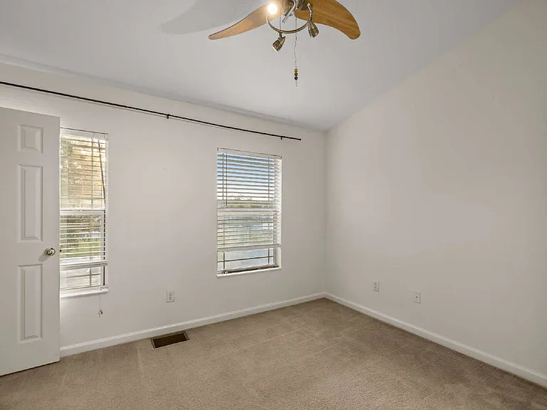 4428 SW 49th Ave — Photo 13