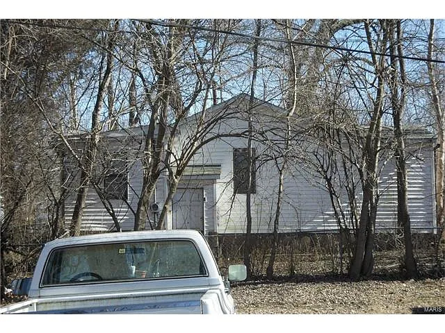 214 W Macarthur Dr photo 1