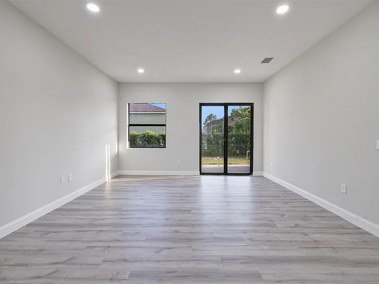 4703 Leonard Blvd S — Photo 9