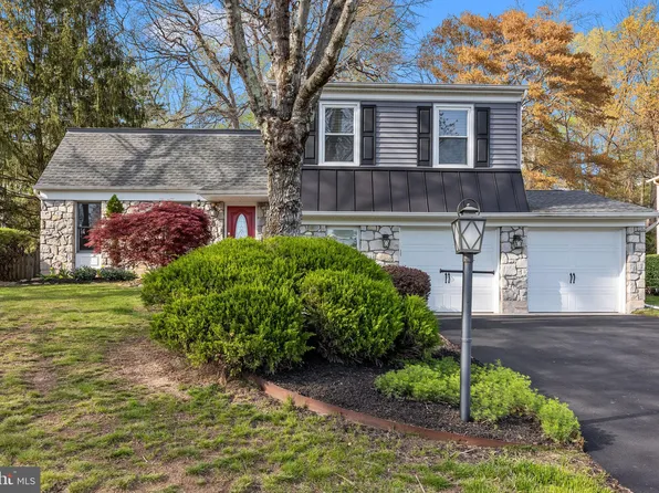 207 Old Mill Dr, Langhorne, PA 19047