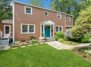 28 Edgemere Rd, Livingston, NJ 07039