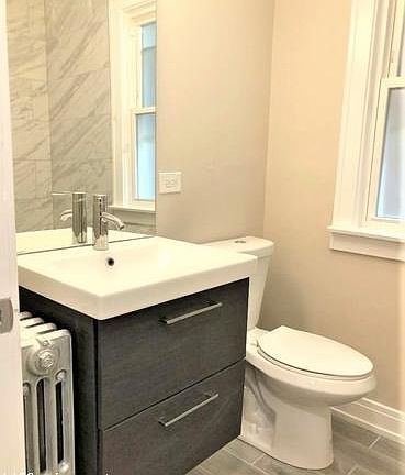 3rd image of 1432 W Farragut Ave #1228
