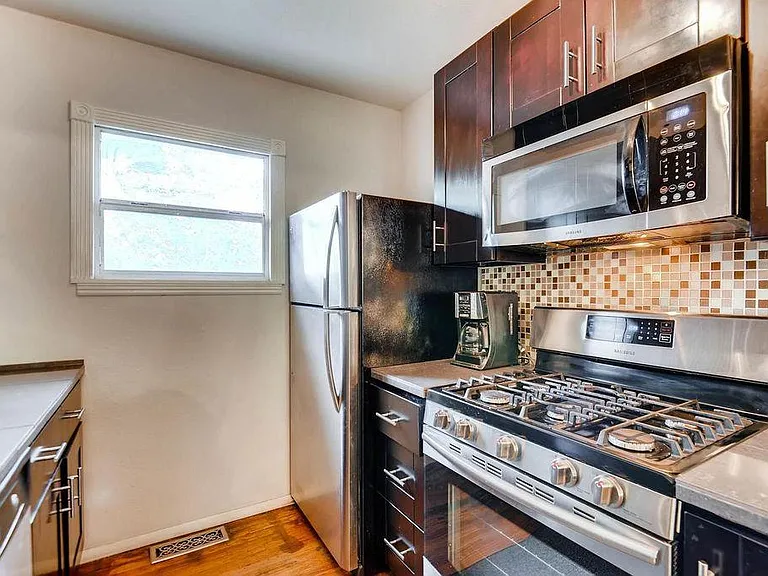 4732 Beach Ct — Photo 7