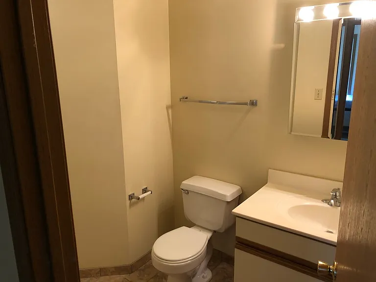 235 Catherine St — Photo 10