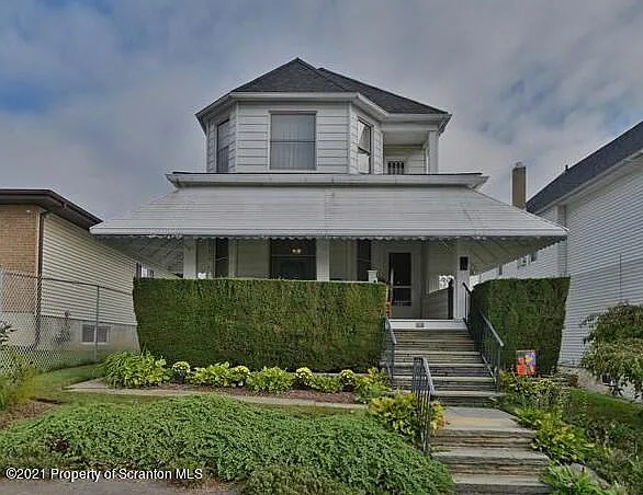 1214 Rundle St photo 1