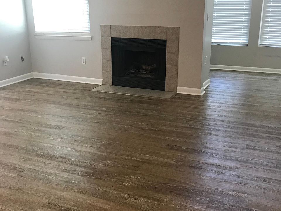 2nd image of 276 Alexandra Dr Unit 5