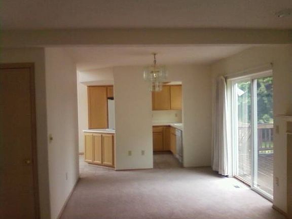 Dining/kitchen
