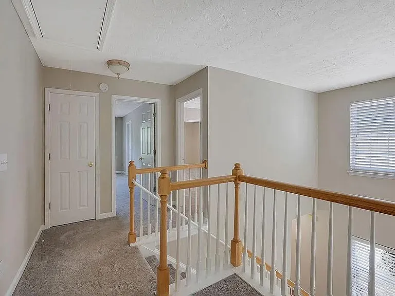 2295 Lexington Ln — Photo 11
