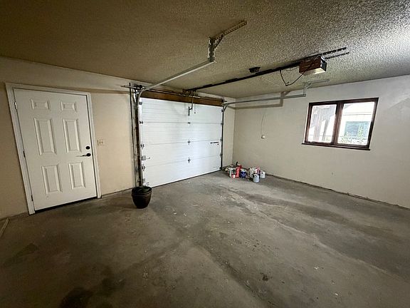 4th image of 305 Cindy Dr #A
