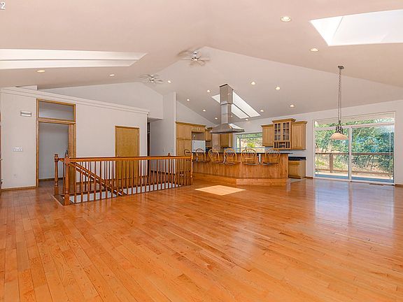 3rd image of 801 Ryan Heights Ln