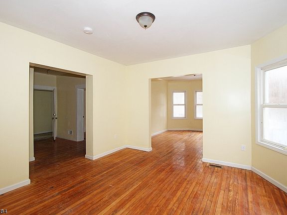 5th image of 77 S Burnet St