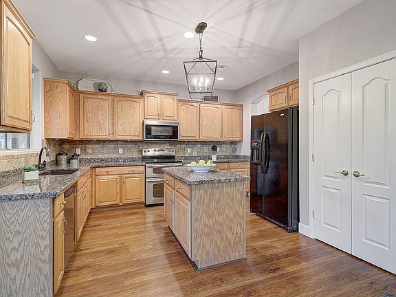 3rd image of 6025 W Spur Dr