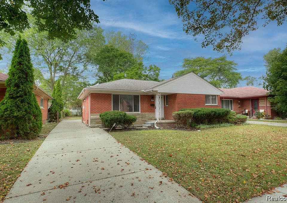 1st image of 21661 Cloverlawn St