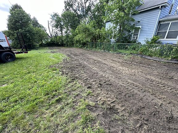 4th image of 719 Russell Ave N