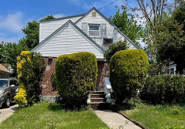 1st image of 2210 Baylis Ave