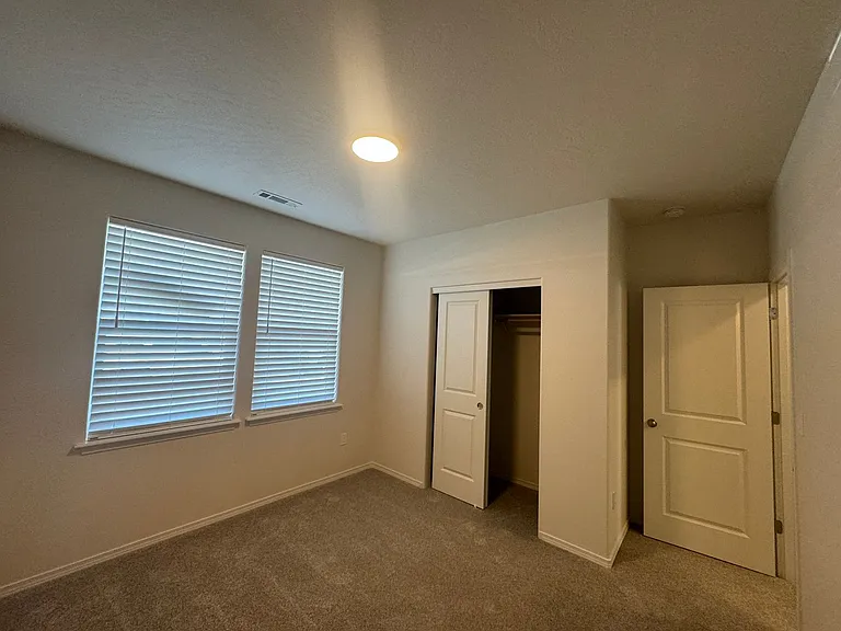 2303 S 58th Ave — Photo 7