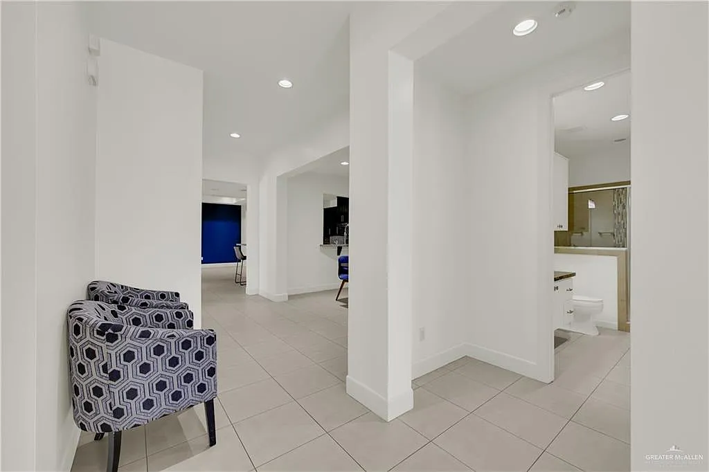 5 bed, 5.0 bath, 3128 sqft, $3,200 — Photo 2