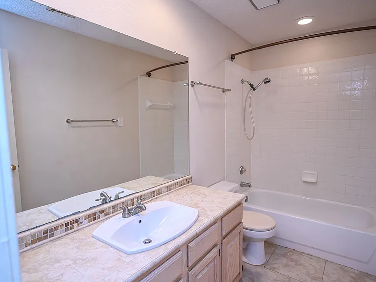 2100 Newport Dr — Photo 23