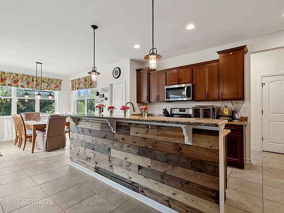 5th image of 651 Flagg Ln