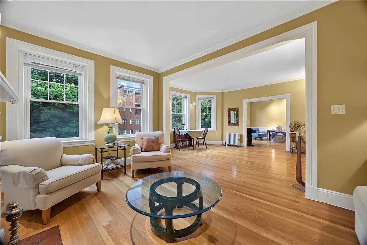 3 bed, 1970 sqft, $7,200 — Photo 3