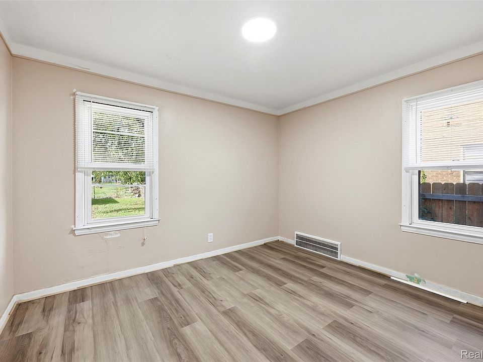 7391 Ashton Ave, photo 17