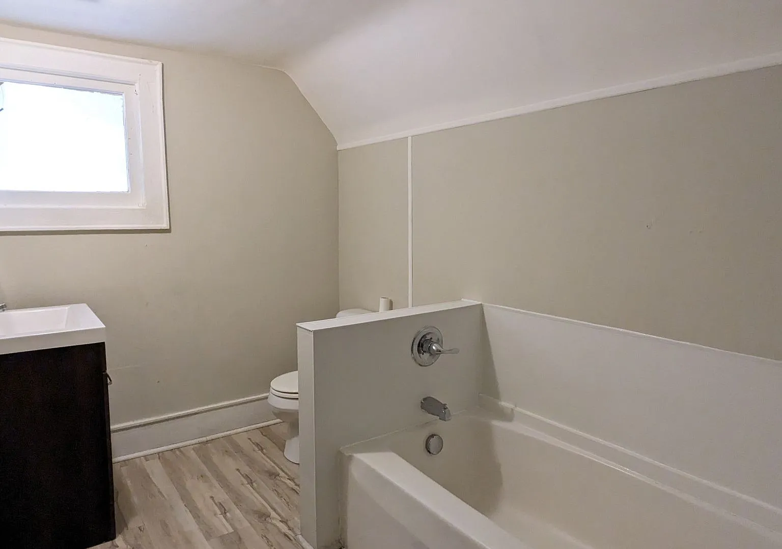 121 E Holbrook Avenue — Photo 2