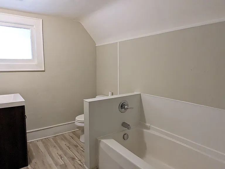 121 E Holbrook Ave — Photo 2