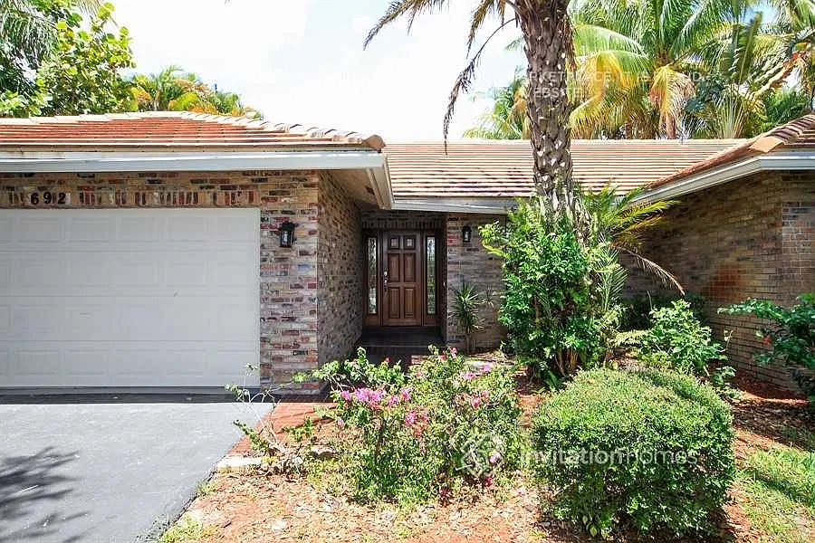 692 NW 110th Ave Coral Springs, FL 33071 — Photo 2