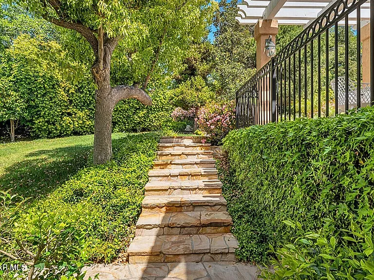 1687 Castlebridge Ct — Photo 46