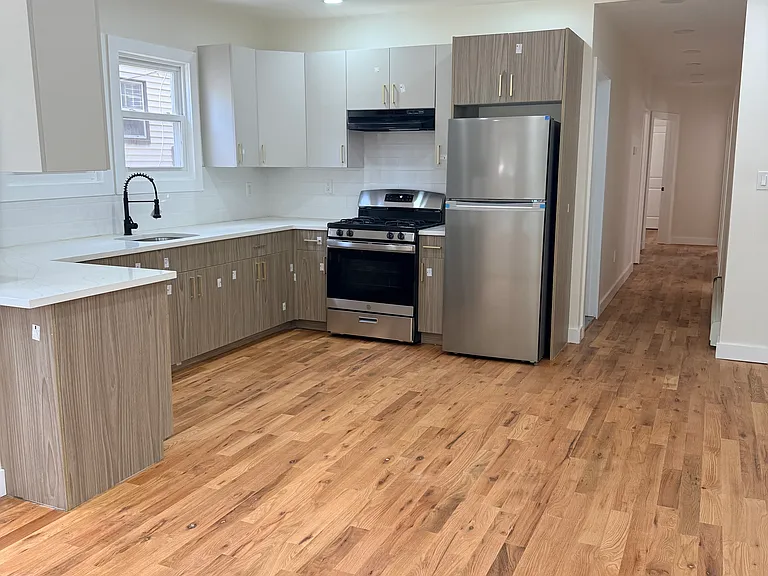 207-209 Hansbury Ave #1 — Photo 9