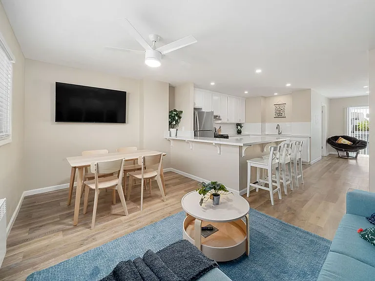 450 Manhattan Ave — Photo 12