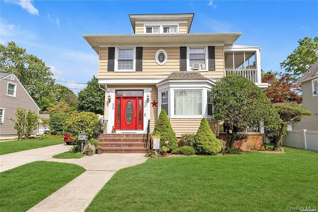 3 bed, 2.0 bath, 1400 sqft, $4,000 — Photo 1