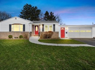 39 Edgebrook Ln, Rochester, NY 14617