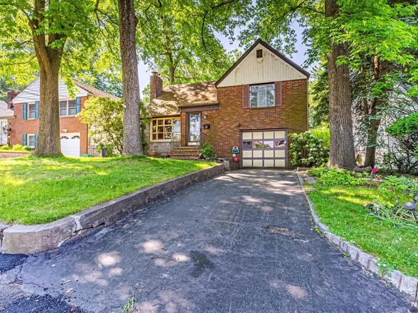 212 Hillside Ave, Bergenfield, NJ 07621