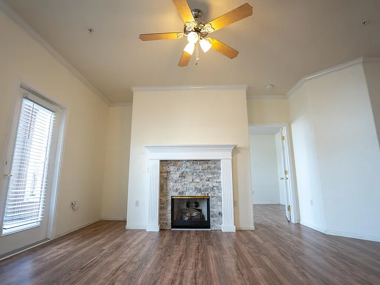 18919 E Warren Cir #B-102 — Photo 2
