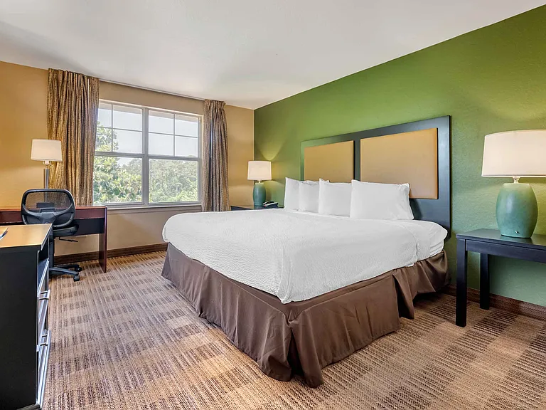1 Bedroom Suite - 1 King Bed