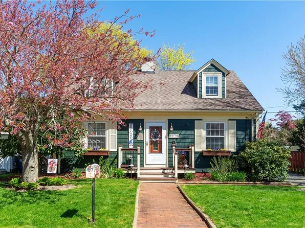 87 General Hawkins Dr, Warwick, RI 02888