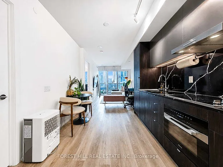 771 Yonge St W #601 — Photo 7