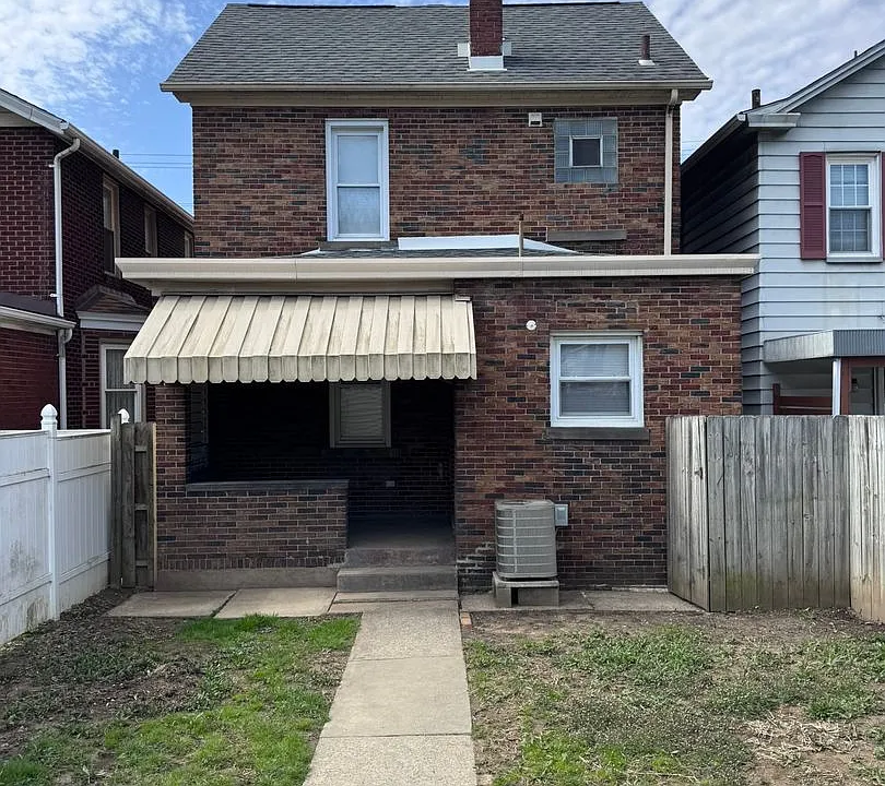 3211 Walnut St