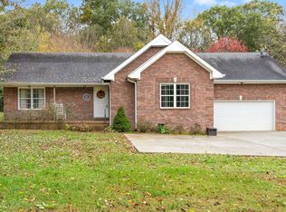 1043 Lena Rosson Rd, Chapmansboro, TN 37035
