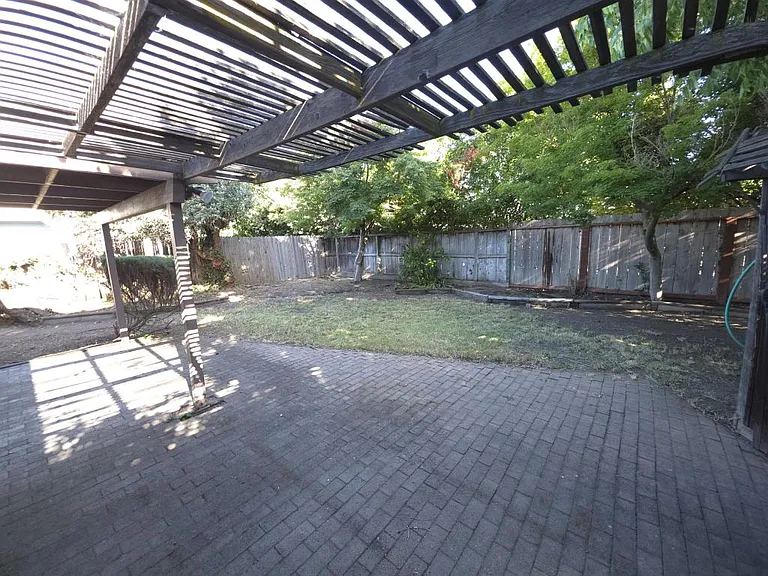 2217 Polk Way — Photo 17