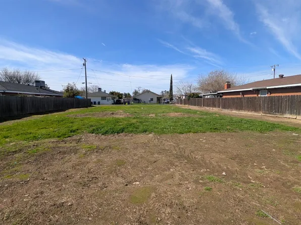 1114 Sierra St, Madera, CA 93638