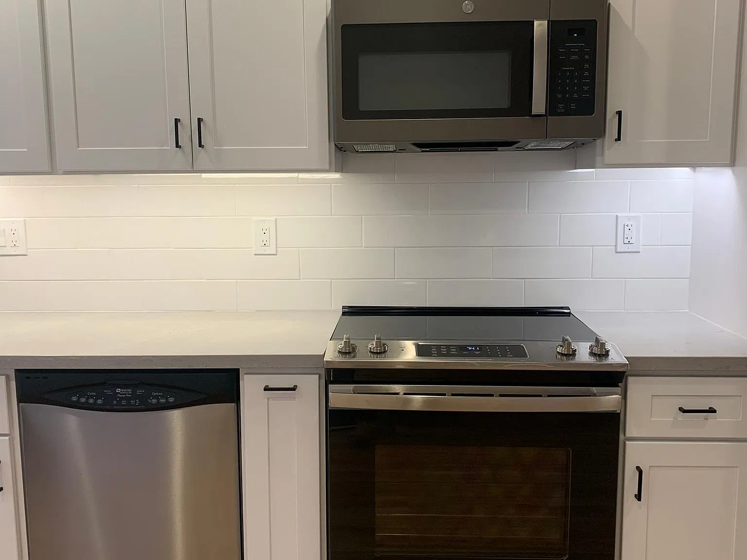 2 bed, 2.5 bath, 1613 sqft, $3,800 — Photo 2