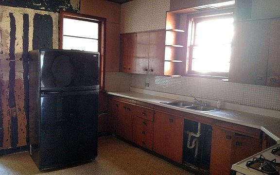 5th image of 4542 S Christiana Ave