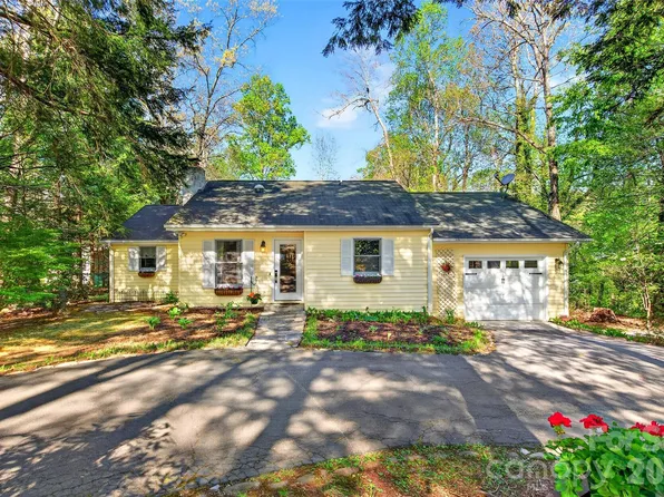 715 Laurel Ave, Black Mountain, NC 28711